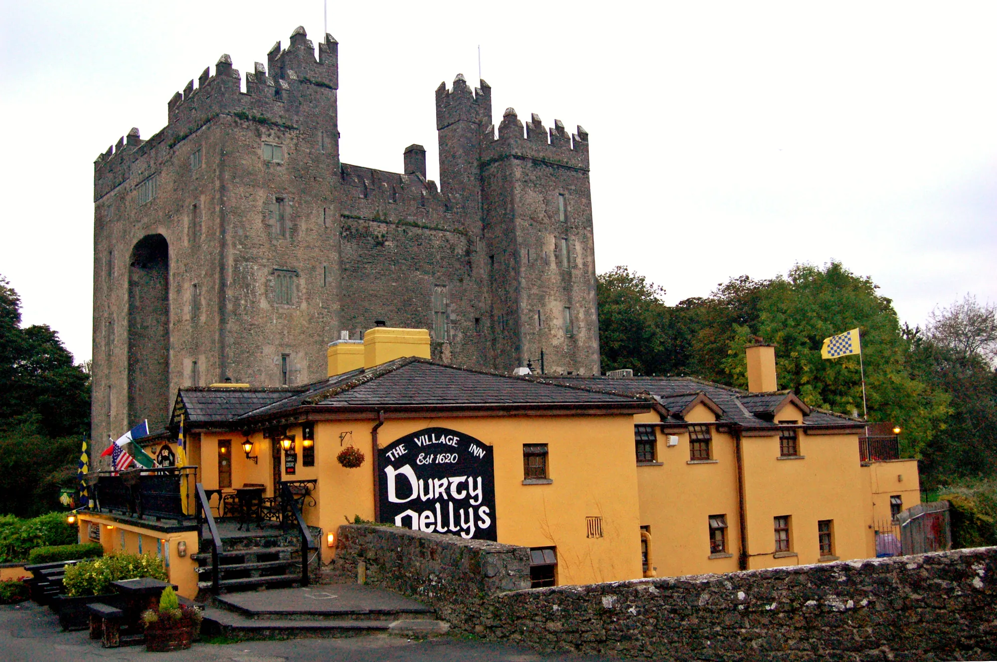 Durty Nelly's beside Bunratty Castle